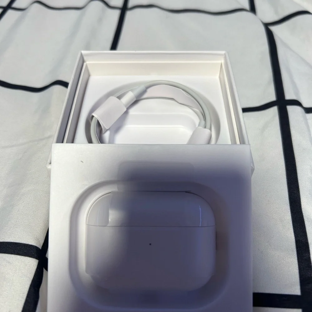 Apple White Wireless Earbuds